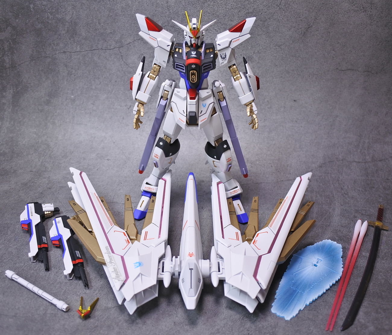 ◎HGCE 1/144 マイティーストライクフリーダムガンダム 塗装済改修完成品 (メタル塗装版) SEED FREEDOM
